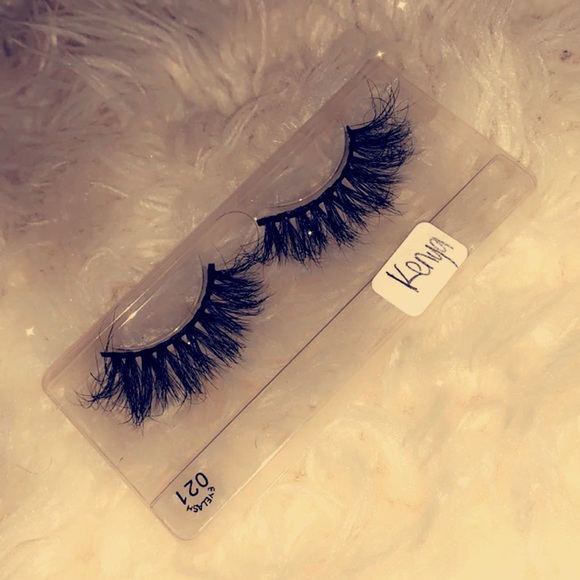 Lash💎 - Picture 2 of 6